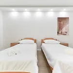 Tia Daire Zadar